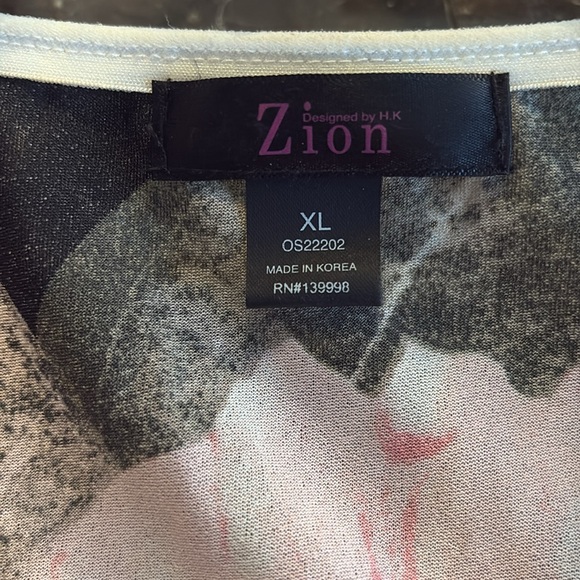 Black & Pink Floral Women's Blouse - Picture 2 of 8